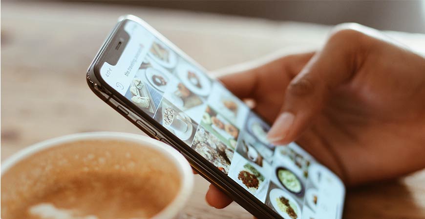How to Earn Extra Bucks on Social Media
