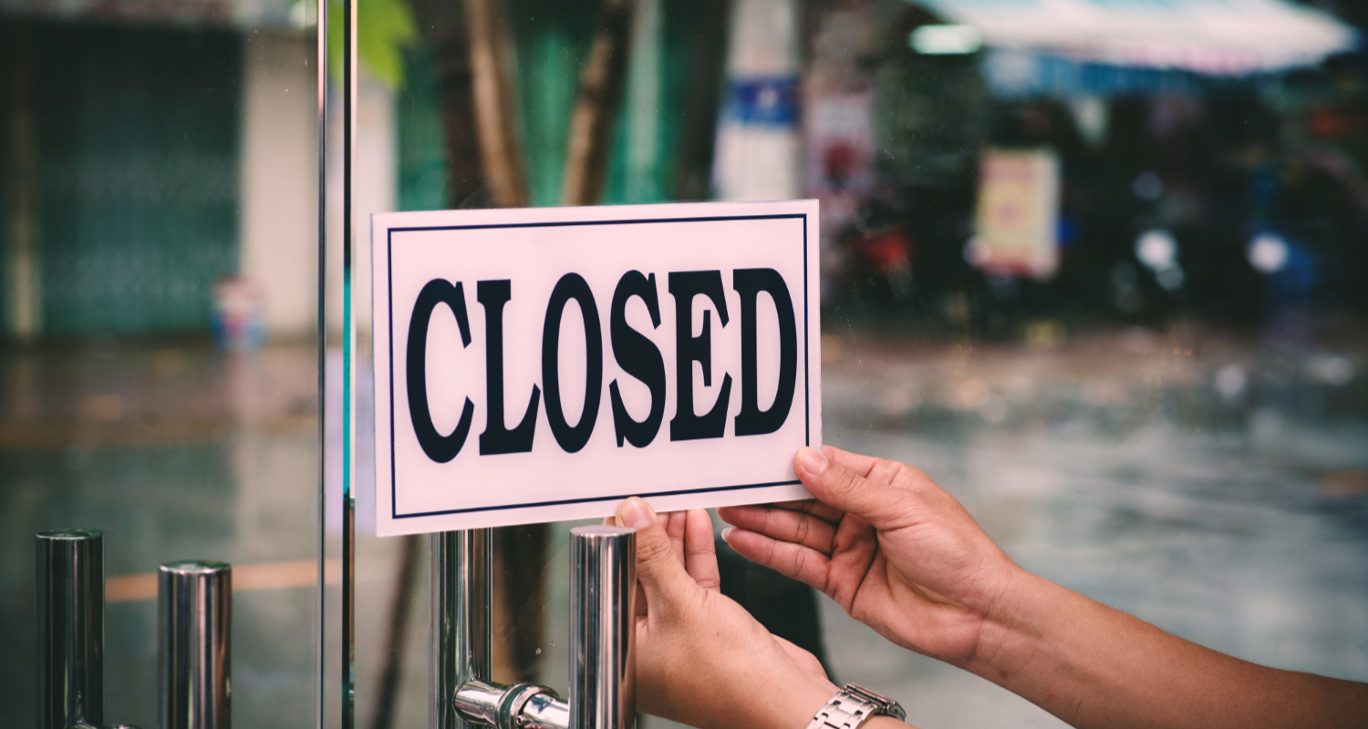 Sign indicating startup shutdown due to business closure, reflecting the challenges faced by new ventures.